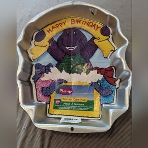 Vintage Barney cake pan 90s